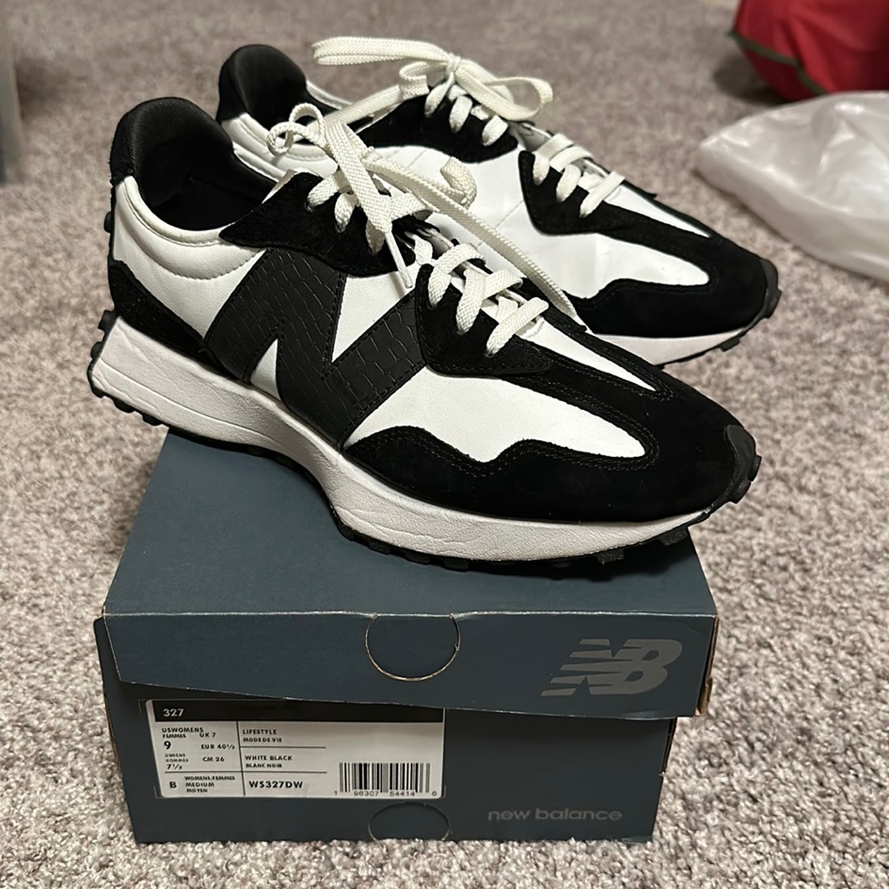 New Balance 327
